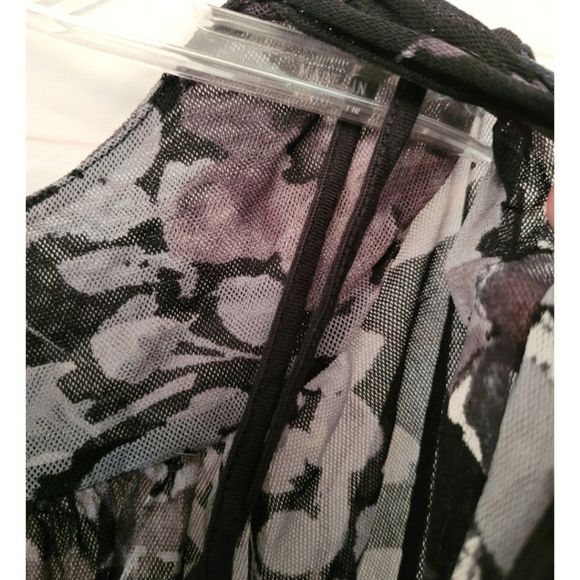 EXPRESS Chiffon Sleeveless Floral Top XS Gray Black Pink Ruffle Surplice Fairy - Picture 4 of 6